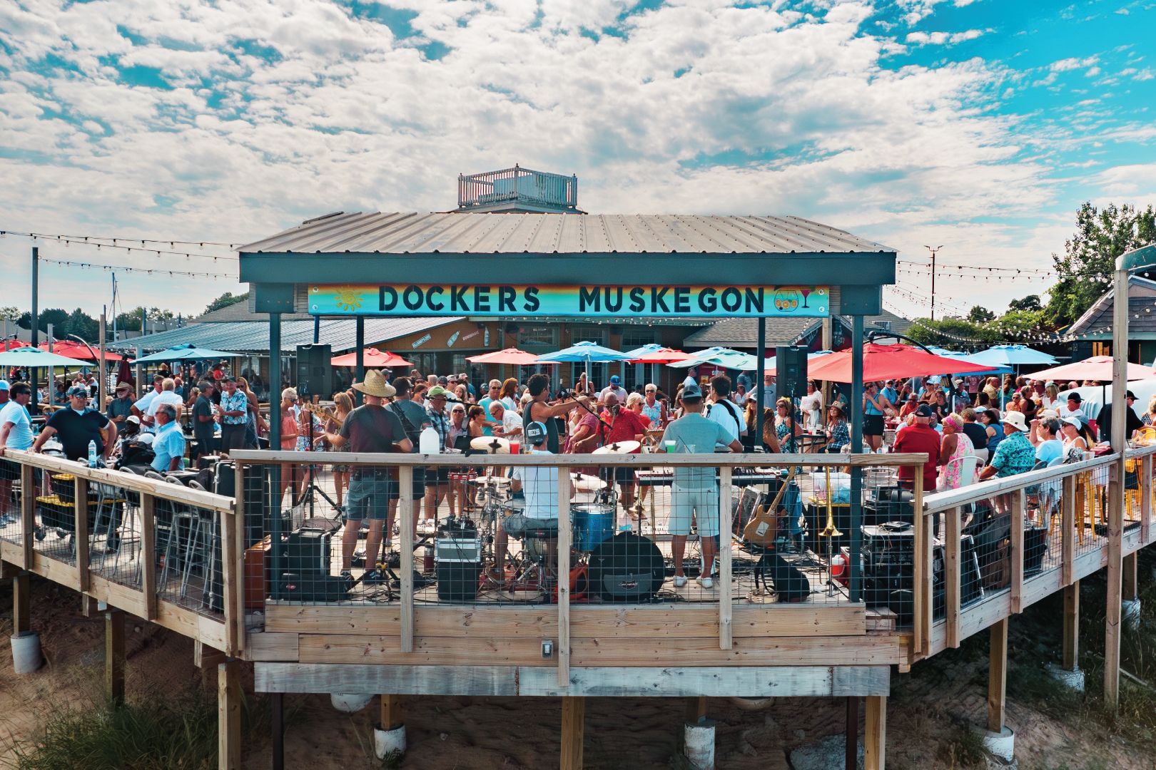 dockers live music stage