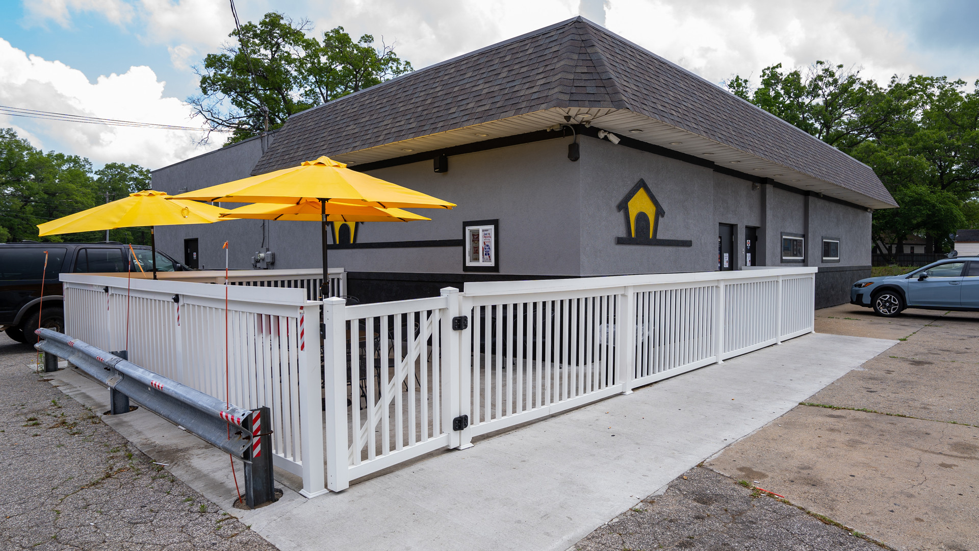 Contact Muskegon’s Best Eatery Dog House Saloon & Eatery